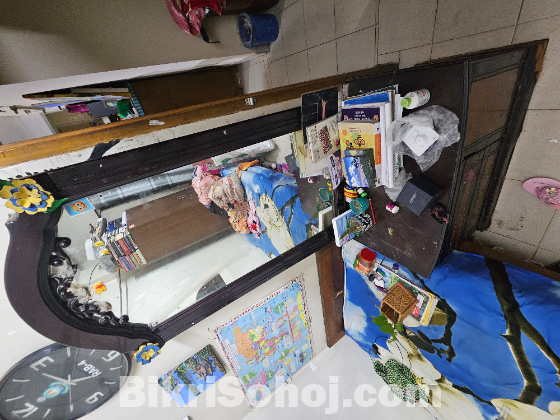 Dressing table with big mirror and drawer